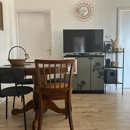 Seaview And Sandy Apartmán