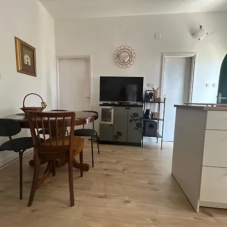 Apartment Seaview And Sandy Ljubac (Zadar)